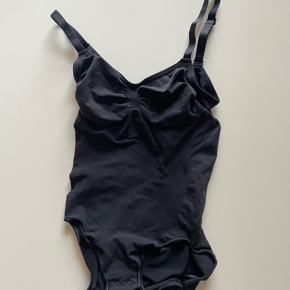 SKIMS NEW Black Sculpting Bodysuit!! - Picture 7 of 16